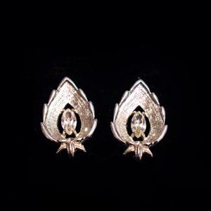 Sarah Coventry Vintage Silver tone leaf clip on